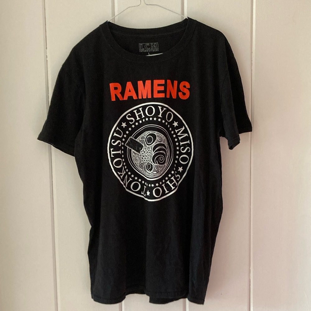 Ramens funny Tshirt rift on Ramones logo